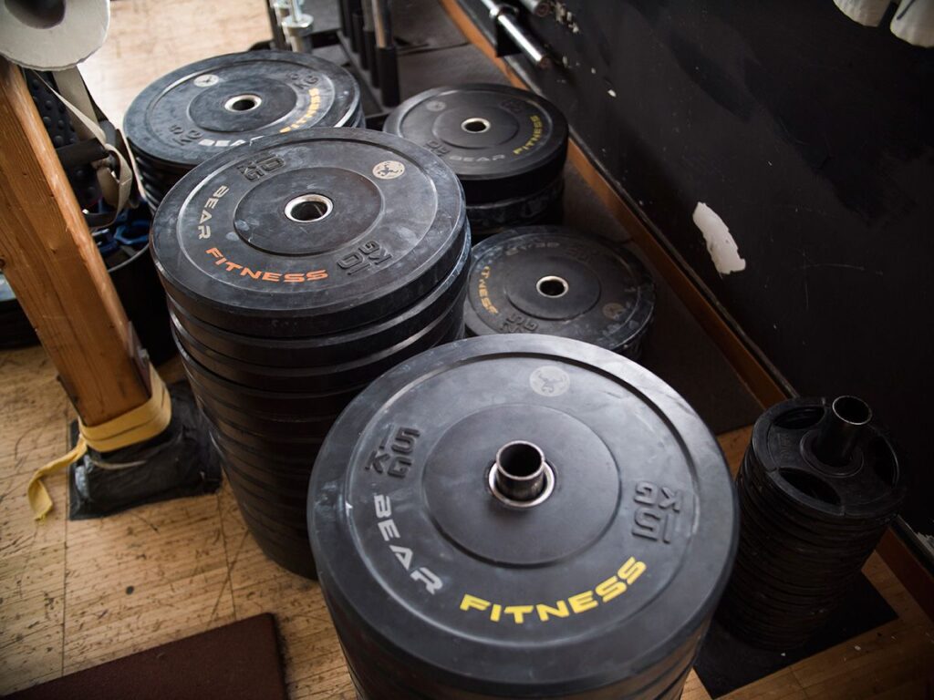 Attrezzatura da cross training, palle mediche e bilancieri